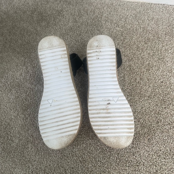 Steve Madden Black and Tan Women's Sandals - Picture 4 of 6